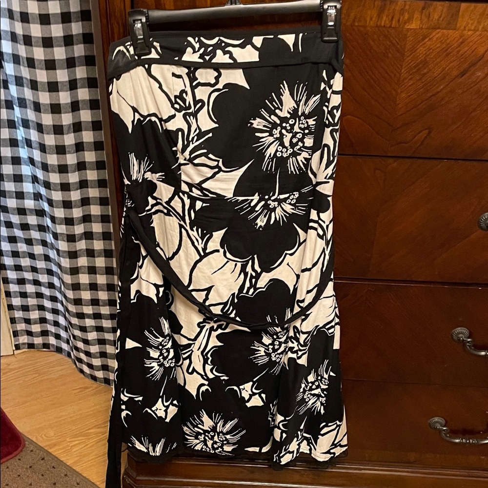 Snap Black and White Floral A-Line Skirt